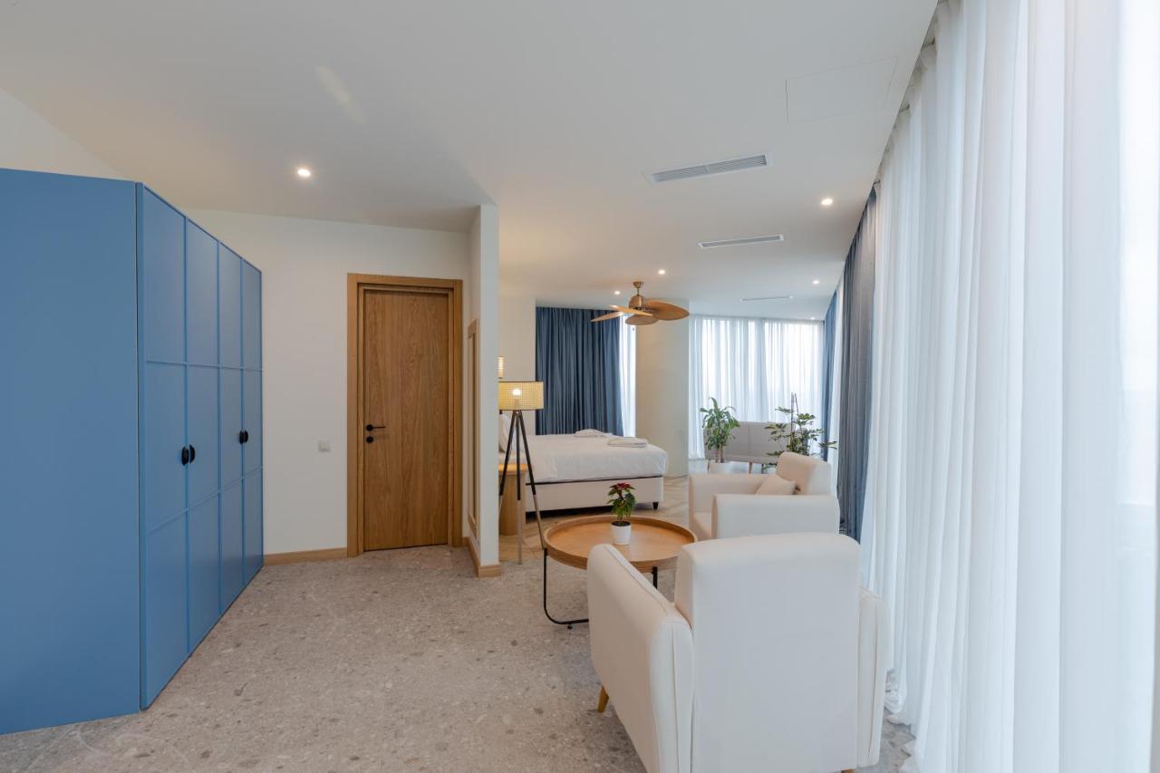 Miramar Luxury Residences บาทูมิ ภายนอก รูปภาพ A room at the hotel
