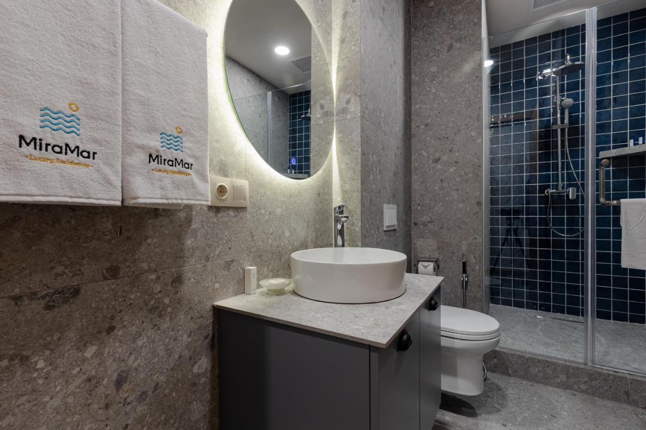 Miramar Luxury Residences บาทูมิ ภายนอก รูปภาพ Bathroom