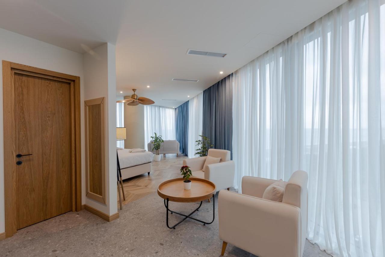 Miramar Luxury Residences บาทูมิ ภายนอก รูปภาพ Suite
