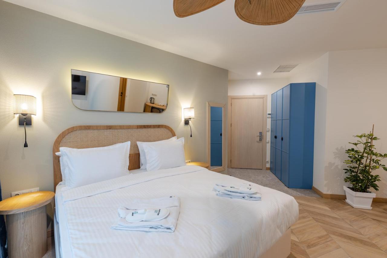 Miramar Luxury Residences บาทูมิ ภายนอก รูปภาพ A bedroom at the hotel