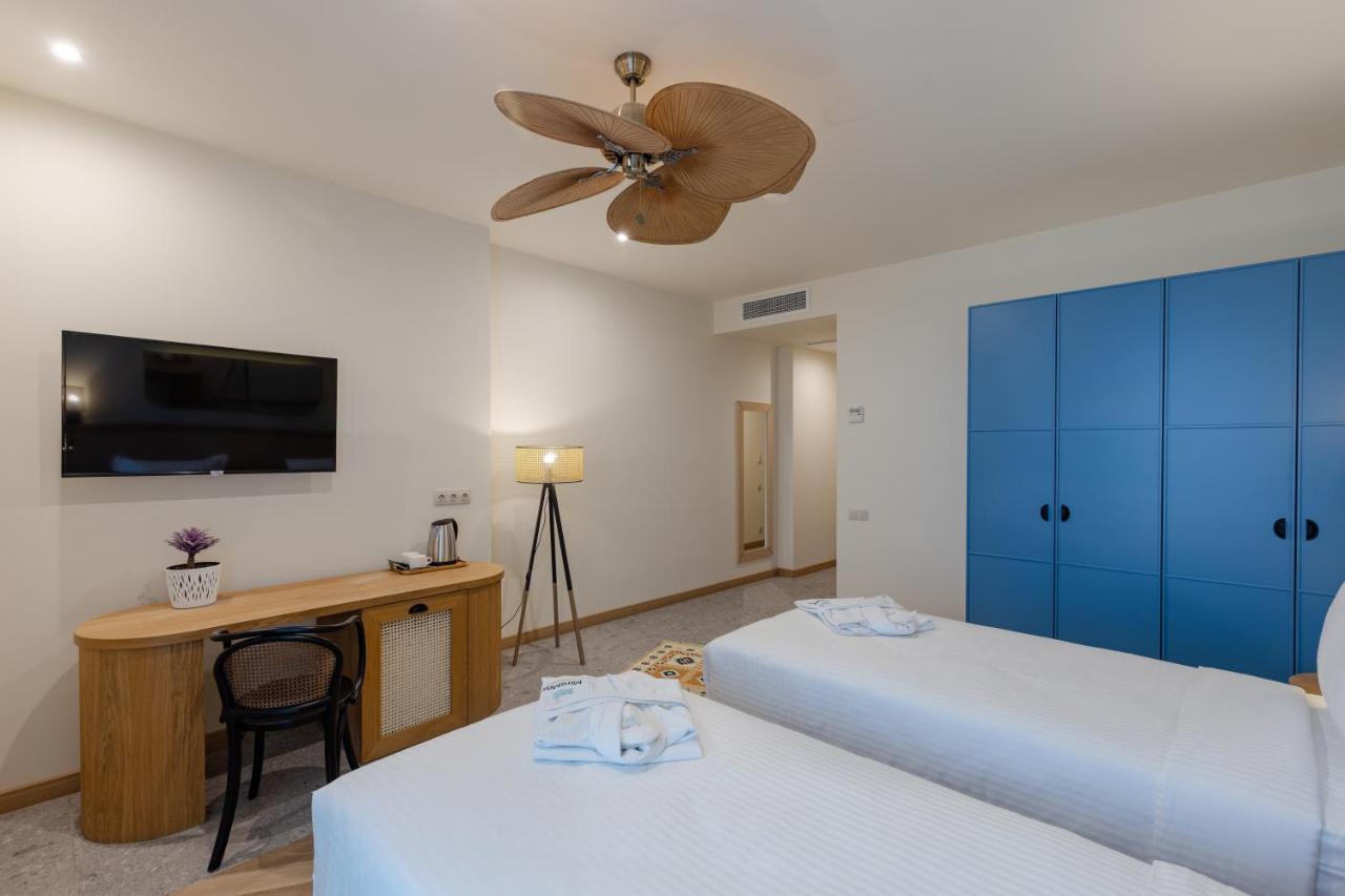 Miramar Luxury Residences บาทูมิ ภายนอก รูปภาพ A room at the hotel