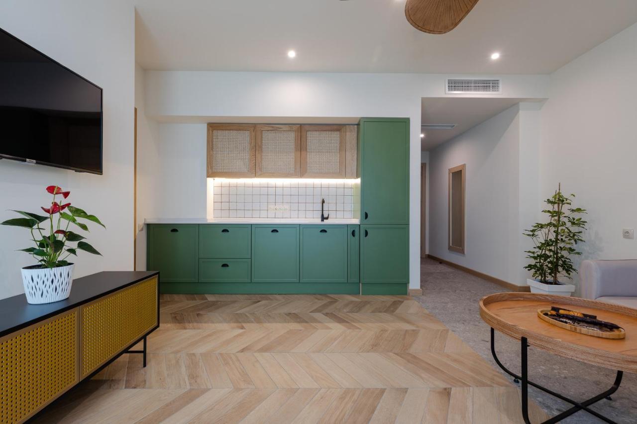 Miramar Luxury Residences บาทูมิ ภายนอก รูปภาพ A kitchen in a student apartment
