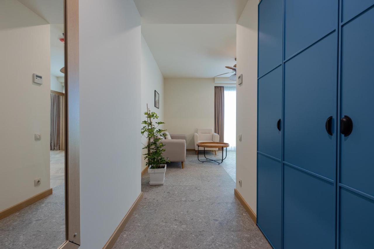 Miramar Luxury Residences บาทูมิ ภายนอก รูปภาพ A typical room at the hotel