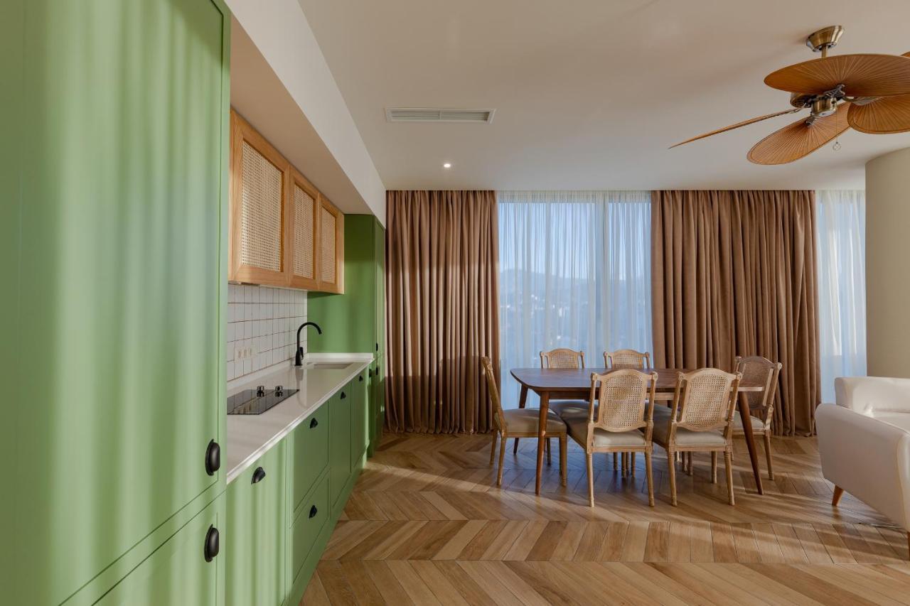 Miramar Luxury Residences บาทูมิ ภายนอก รูปภาพ A typical apartment