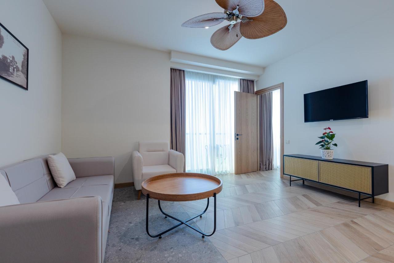 Miramar Luxury Residences บาทูมิ ภายนอก รูปภาพ Suite
